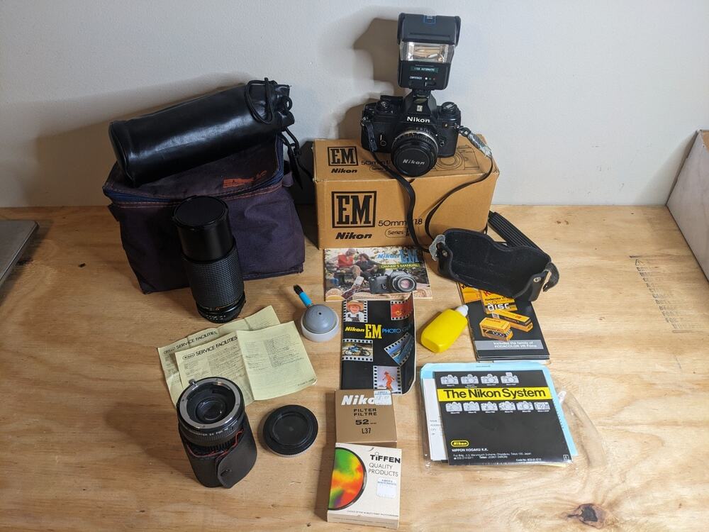 Nikon EM Black body 50mm Series E + Auto Tele Converter + Bag + Kalimar Light +